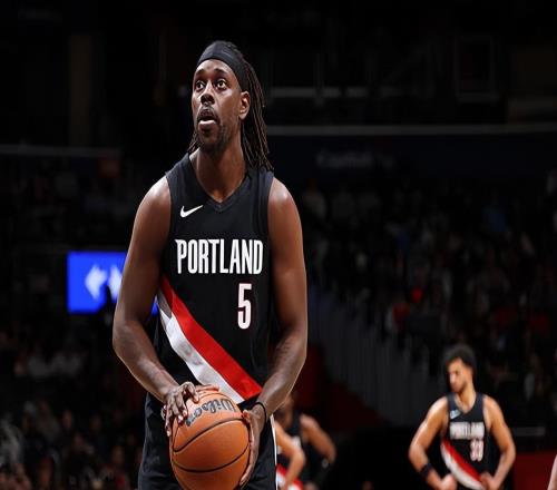 简直是各种乱打，开拓者后场老将伤愈复出后的状态也太不稳定了