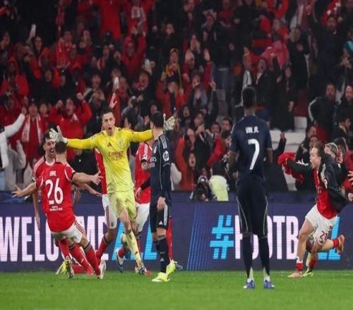 欧冠神剧情!穆里尼奥指挥门将压哨头球破门,本菲卡4比2战胜皇马挺进附加赛,皇马排名第9无缘直通淘汰赛