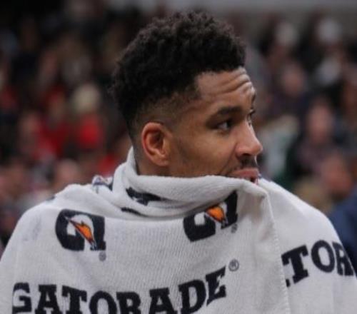 3消息:字母哥申请交易,亚当斯赛季报销,勇士得到嘴哥正向反馈