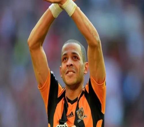 前队友：客场出征时我们在大巴上玩游戏，罗塞尼尔在研究足球