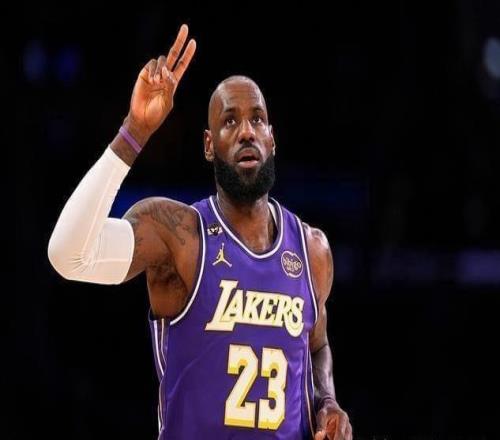 詹姆斯28分10板12助NBA湖人124104独行侠马绍尔19分