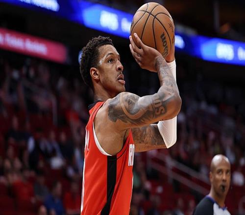 太容易被影响了！火箭锋线新星后三节和第一节的表现真是判若两人