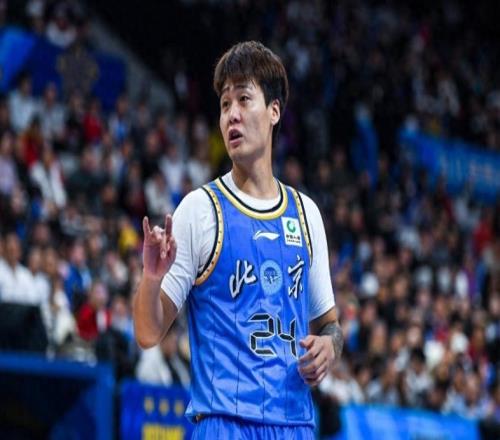 禁赛3场+罚5万！CBA重罚赵睿，网友直言罚的太轻，名嘴一针见血