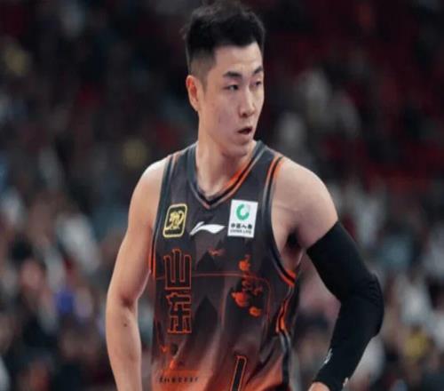高诗岩状态低迷正负值26,郭昊文28+9+8全能表现上海男篮破纪录