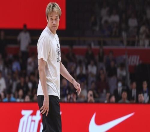 丁彦雨航宣布退役：放下比坚持更难，但不会离开篮球