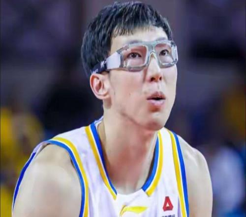 离大谱周琦罚球8中0+错失三分绝杀,罚球命中率47.4%还不如奥尼尔