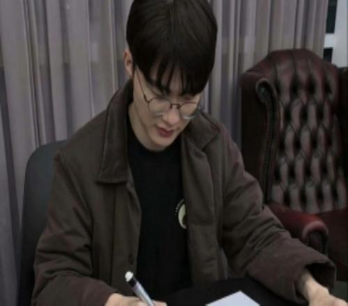 Faker：在T1迎来13周年，真心感谢一直给予我热情应援的粉丝们