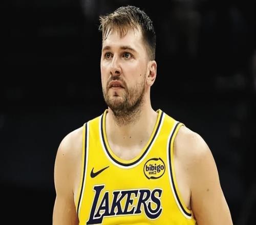 湖人防守没救了！资源不够，雷迪克无体系支撑，对手疯狂点东契奇