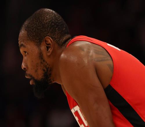 赛季首个背靠背胜利，KD鏖战40分钟抡冒烟了，赛后表态年轻球员