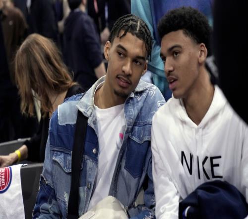 马刺打造兄弟篮球文班亚马弟弟20分8板4断今年有资格参加选秀