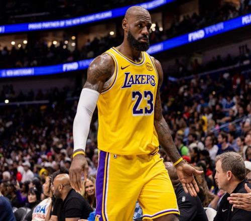 杨瀚森登场！开拓者16分大胜：詹姆斯20