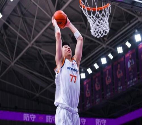 CCTV5直播！上海VS新疆严阵以待，张镇麟渐入佳境，卢伟拒绝爆冷