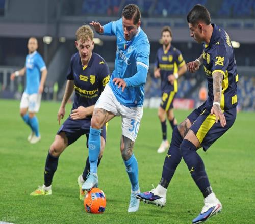 意甲：萨索洛状态有限，那不勒斯抢分无