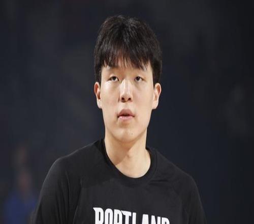 今日11点战湖人！开拓者官方：将中锋杨