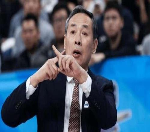 4战3负！60岁老帅又遇大麻烦，接下来5