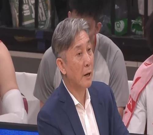 贺希宁：一直要求自己在关键时刻挺身