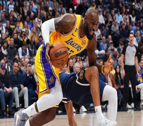 41岁仍能平框暴扣！勒布朗在场+13助