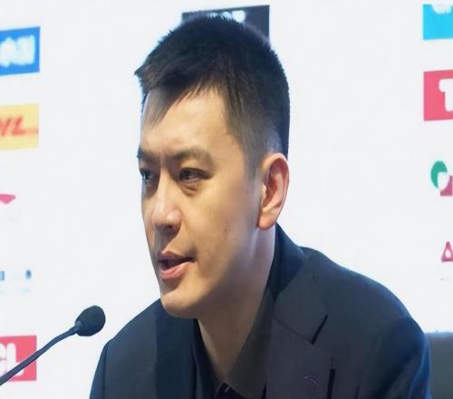 辽宁男篮不敌山东，球迷：主教练杨鸣要承担全部责任