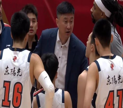 CBA排名更新！广东上海连胜，辽宁低迷排名第12，山东第7新疆复苏