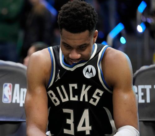 3年1.75亿！联盟第1！字母哥自爆伤情，自己选的路跪着也要走完