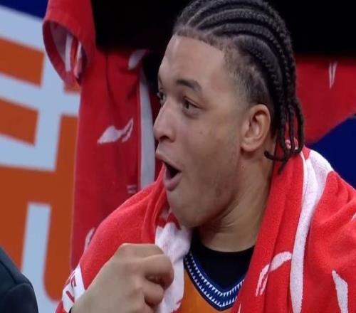 CBA最新排名：上海4连胜稳居第2，山东1