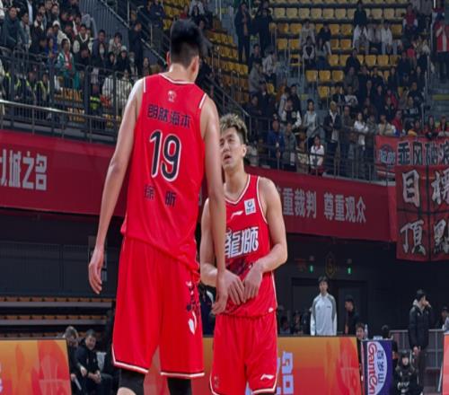 郭艾伦回归最大受益者！10中9砍24分1