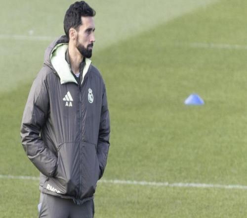 不怕窥探，世体：阿韦洛亚恢复球队前往欧冠对手主场进行训练