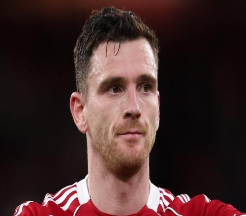 罗马诺：热刺希望引入利物浦边卫罗伯逊，两家俱乐部已展开接触