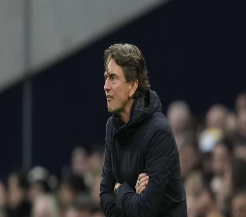 电讯报：艰难战平降级区球队伯恩利，弗兰克帅位已岌岌可危