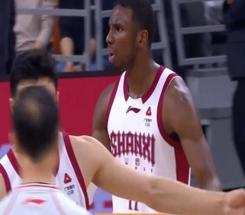 摔跤大战！广东vs山西4人5犯离场累计67次犯规高达79次罚球