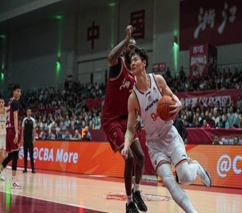 无缘五连胜，上海大鲨鱼客场惜败给浙江队