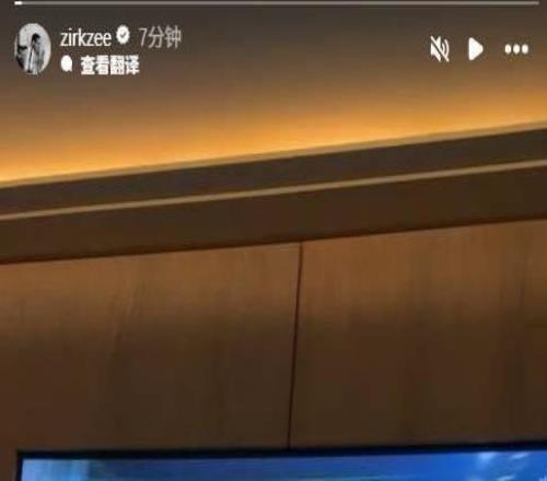 齐尔克泽晒在家看直播照片：我的天哪！！多古太牛了！