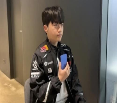 Keria:Peyz主动沟通一直很信任他,每次打比赛都希望能玩到巴德