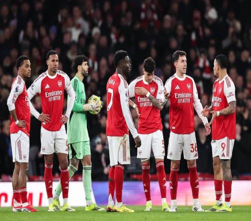 英超一夜变天！阿森纳3轮不胜仅4分领跑曼联首进前4利物浦跌第6