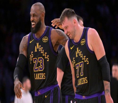 詹姆斯对东契奇赞不绝口，称赞他自被交易到湖人队后球技突飞猛进