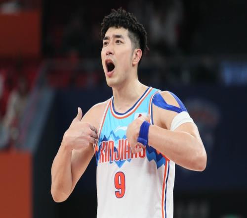 媒体人透露吴冠希肋骨轻微骨裂球队建议他休养但他渴望出战_CBA直播