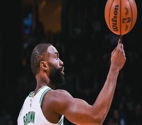 杨瀚森被雪藏霍勒迪全能难救主，布朗20+8+5+4，绿军复仇开拓者