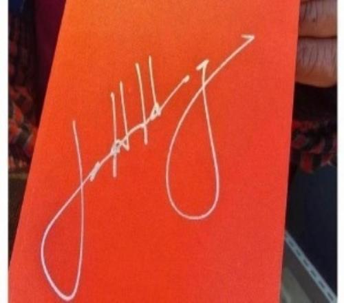 想钱想疯了二手平台有人开价999999元卖“黄仁勋签名红包”