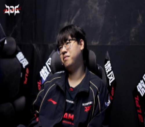 LPL新生代上单位代表xiaoxu本赛段状态拉满多项数据位列上游完爆Bin