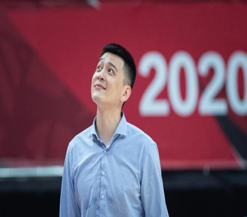 当战术无法填补阵容的裂缝，冠军教头杨鸣最终请辞