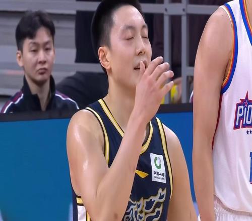 又被打爆了！CBA1米81小后卫碾压广东队，杜锋被迫放走杨溢