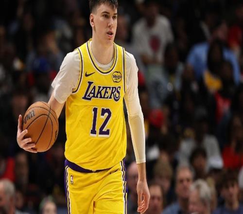 湖人129118战胜公牛球员评价：3人优