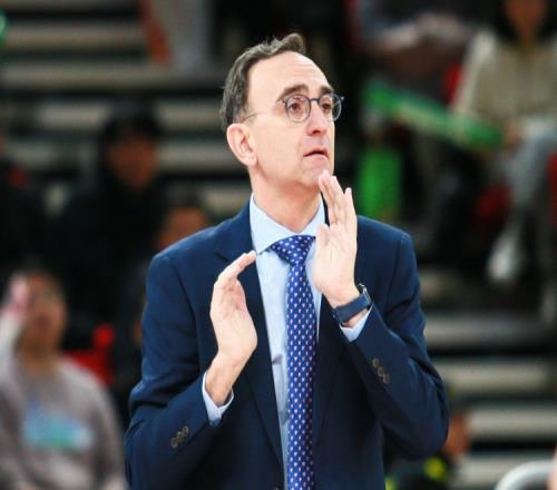 沈阳日报：乌戈首秀竟然让人看到他的独特风格和疯狂的首发调整_CBA直播