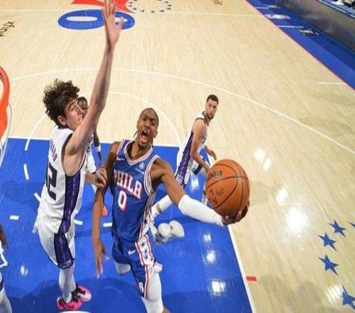 马克西40分准绝杀恩比德37分76人险胜国王