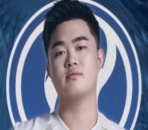 IG更新动态：Jwei使用锤石达成了在LPL的第2000次助攻