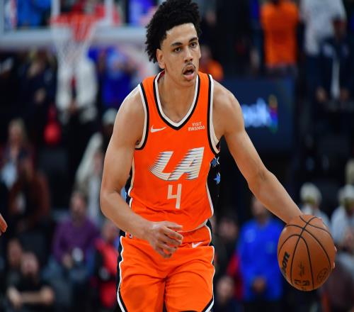 卢谈科比桑德斯的全能表现包括投篮和内线突破能力以及创造机会的技能_NBA直播