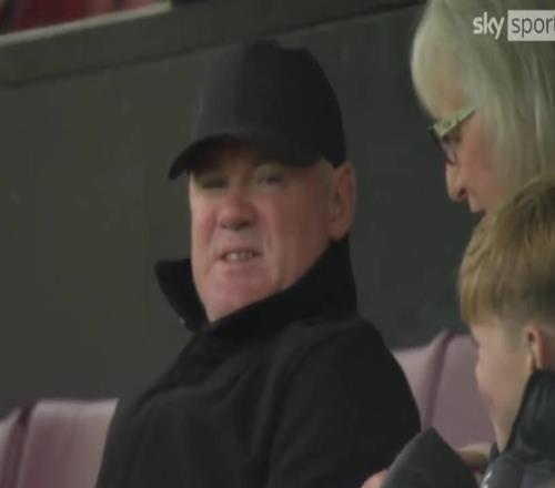 鲁尼晒出B费和自己小儿子的合影：做得好啊伙计们