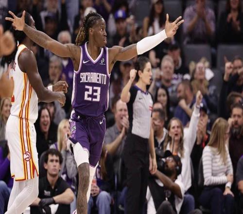 国王将施罗德和埃利斯交易至骑士，引发球迷对球队未来的强烈不满