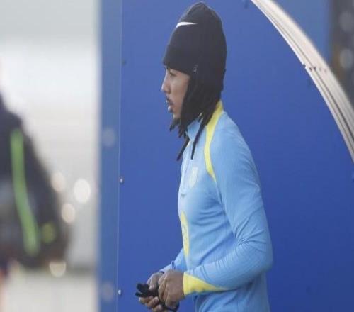 世体:孔德今天正常参加了巴萨的训练,拉菲尼亚缺席