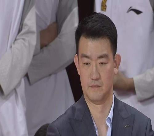 大冷门！巨人杀手重现江湖，主场爆冷掀翻领头羊，王博输得很无奈